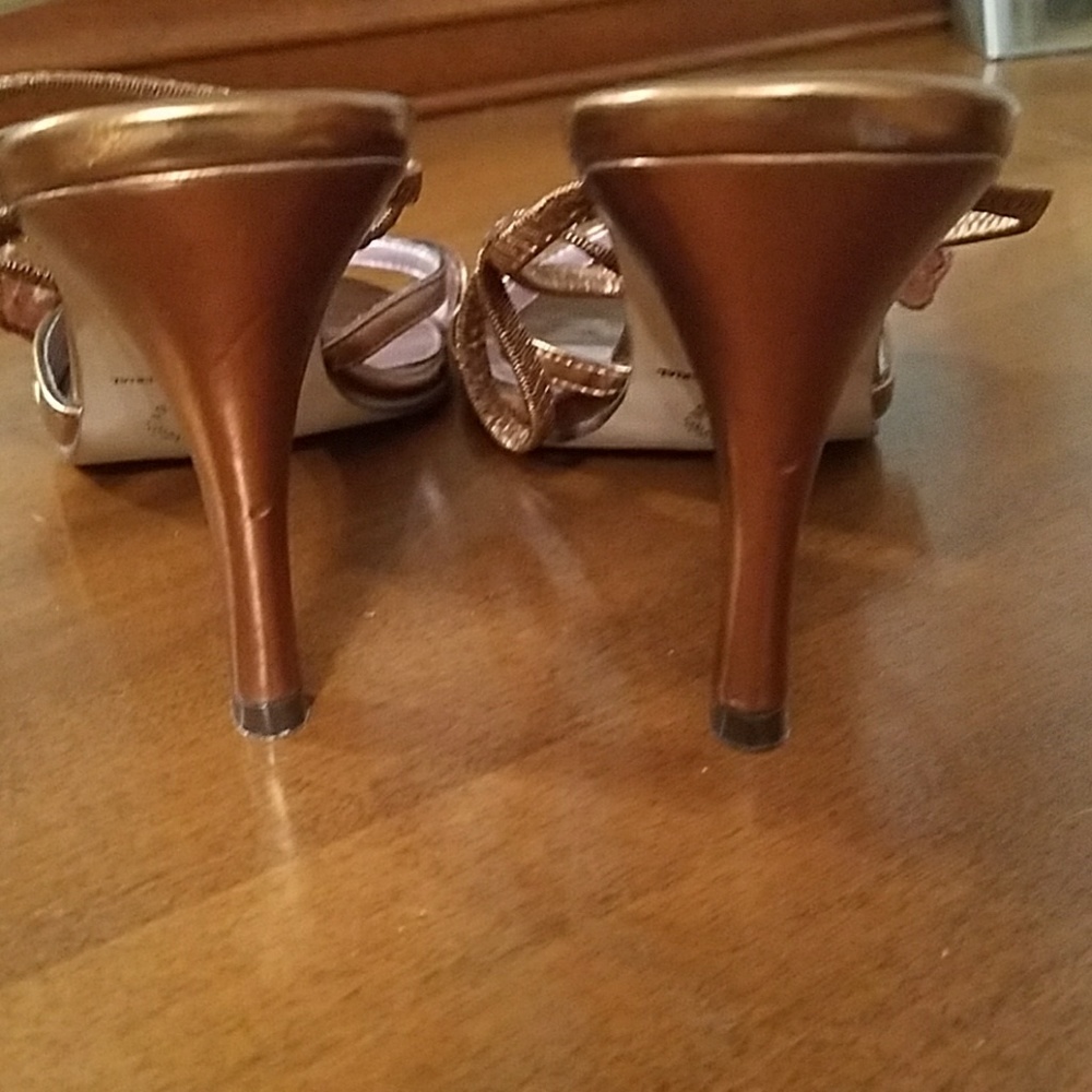 Heels - Picture 3 of 3